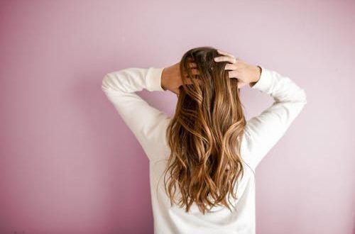 Fine and flat hair may appear simple to style. All things considered, fine hair requires little blow-drying and you can easily tie it in a low-threw bun or braid on out while as yet looking stylish